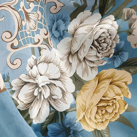 tissu doux et motif fleur bleue