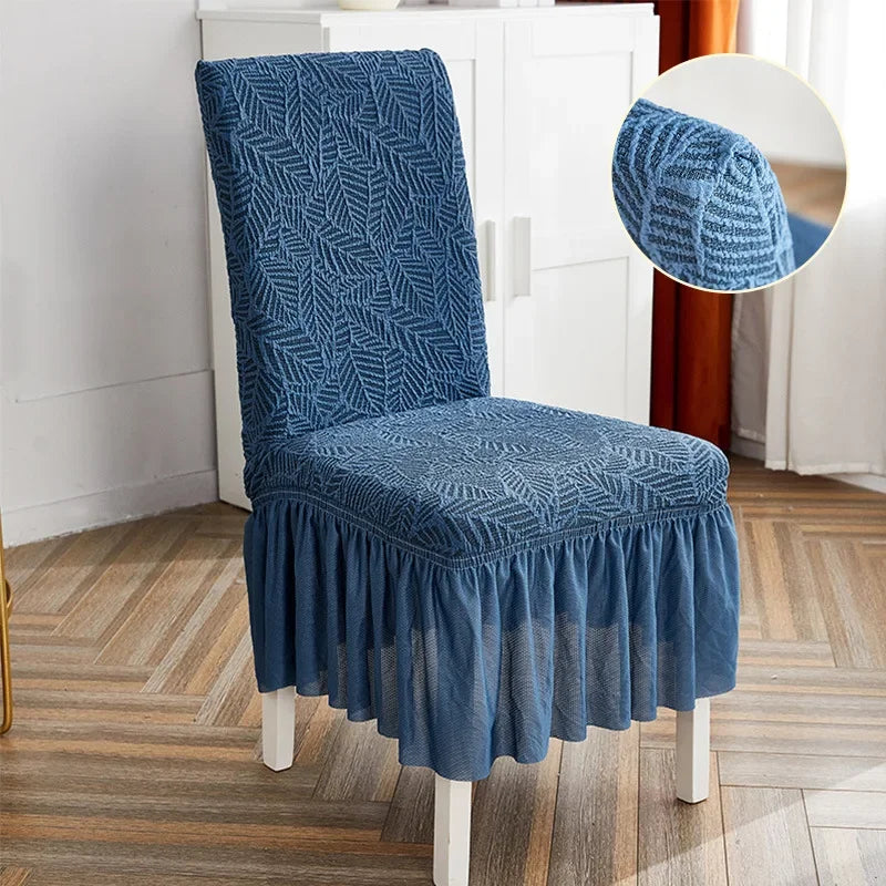 Housse de chaise avec jupe en dentelle bleue